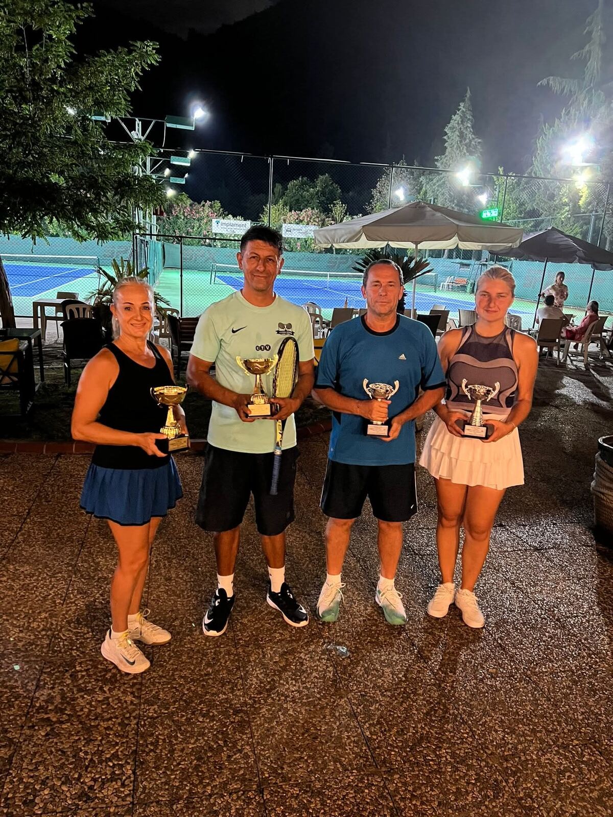 İzmir yetişkin tenis dersi - Grup eğitimi